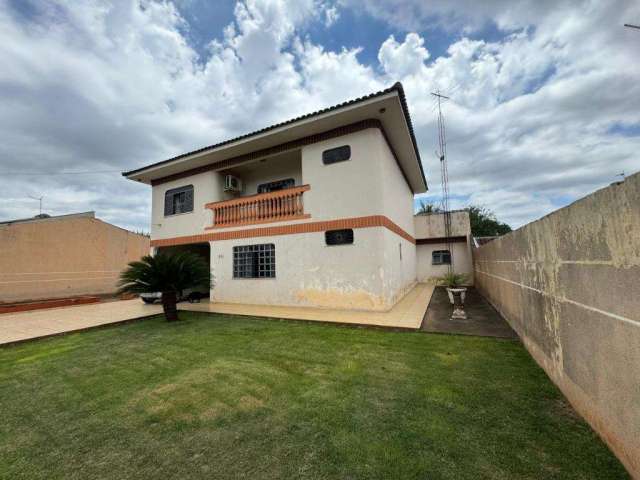 Sobrado à venda em Maringá, Vila Morangueira, com 4 quartos, com 270.6 m²