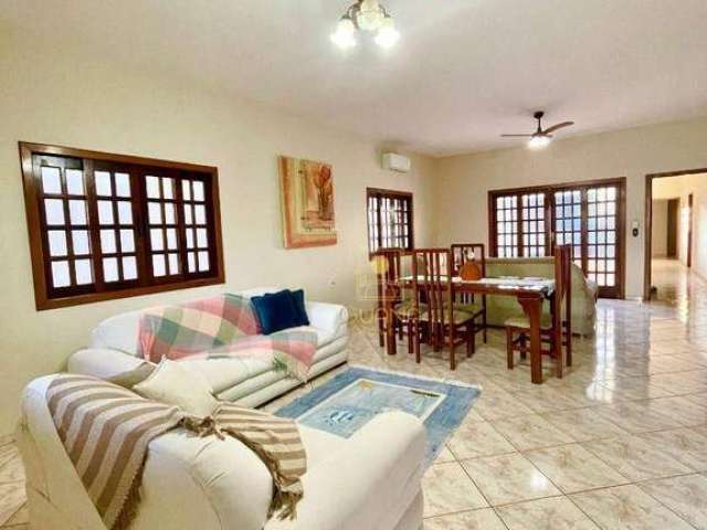 Casa com 4 quartos, 240 m² por R$ 890.000 - Jardim Itália - Cuiabá/MT