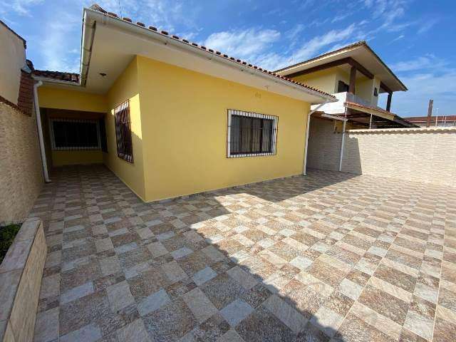 Casa para Venda em Itanhaém, Tupy, 3 dormitórios, 2 suítes, 1 banheiro, 6 vagas