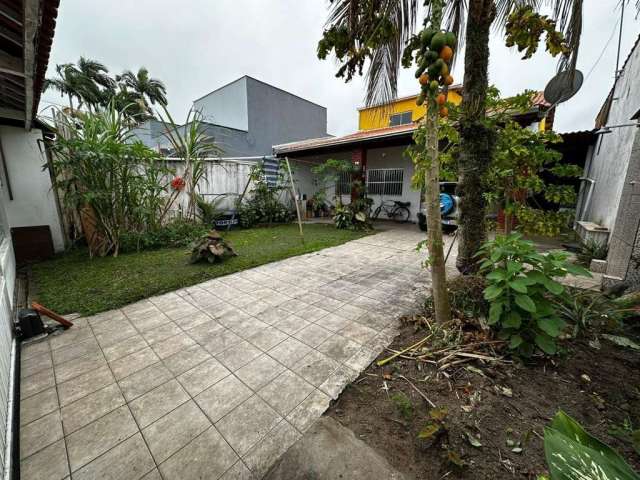 Casa para Venda em Itanhaém, Gaivota, 4 dormitórios, 1 banheiro, 6 vagas