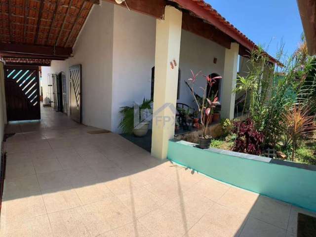 Casa para Venda em Itanhaém, Jardim Grandesp, 4 dormitórios, 1 suíte, 1 banheiro, 5 vagas