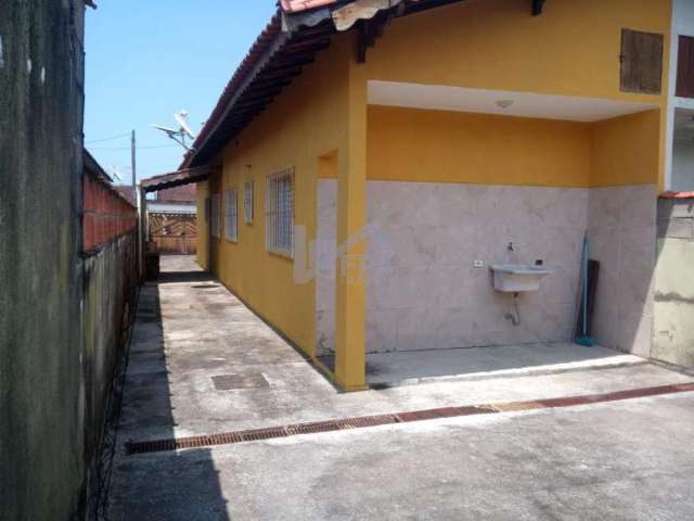 Casa para Venda em Mongaguá, Itaguaí, 2 dormitórios, 1 suíte, 2 banheiros, 2 vagas