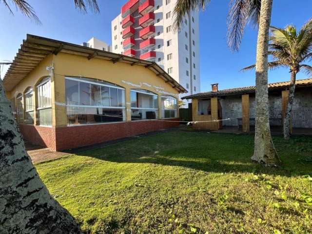 Casa para Venda em Itanhaém, Centro, 4 dormitórios, 3 suítes, 2 banheiros, 5 vagas