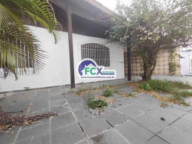 Casa para Venda em Mongaguá, Centro, 2 dormitórios, 1 suíte, 1 banheiro, 2 vagas