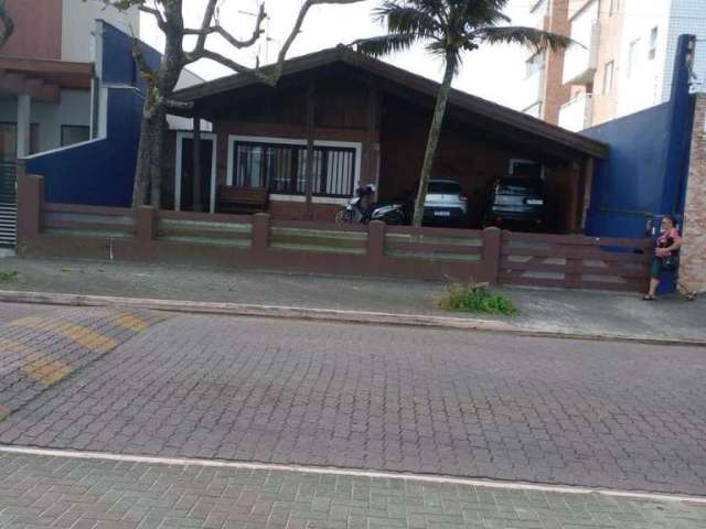 Casa para Venda em Itanhaém, Centro, 4 dormitórios, 1 suíte, 3 banheiros, 2 vagas