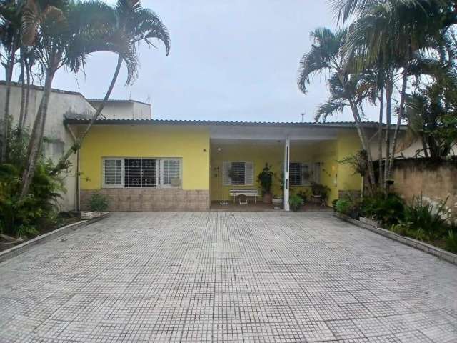 Casa para Venda em Itanhaém, Belas Artes, 3 dormitórios, 1 suíte, 1 banheiro, 6 vagas