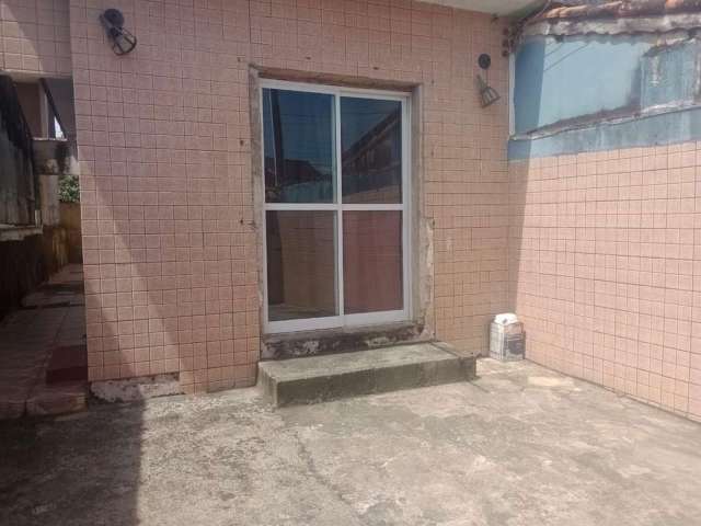 Casa para Venda em Mongaguá, Itaóca, 1 dormitório, 1 banheiro, 2 vagas