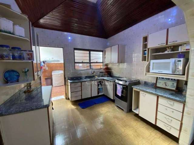 Casa com 3 dormitórios à venda, 258 m² por R$ 260.000,00 - Vila Arruda - Itapetininga/SP