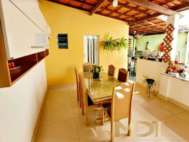 Casa com 2 quartos à venda na Rua dos Canoeiros, 187, Santa Mônica, Belo Horizonte por R$ 450.000