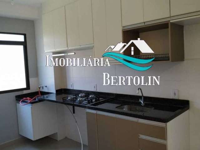 Lindo apartamento rico em armários, reformado e com quintal