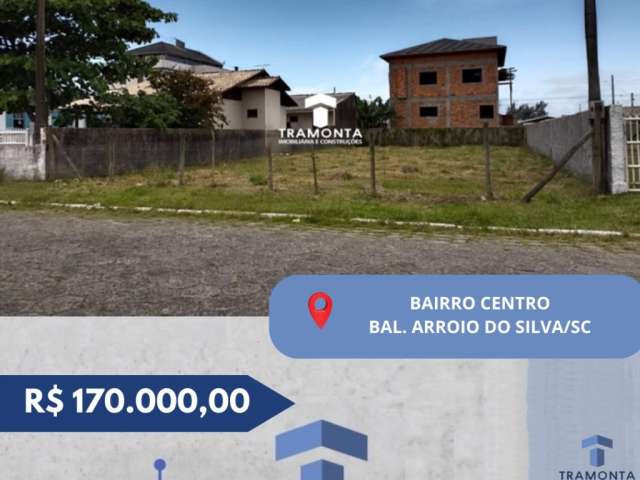 Terreno à venda no Centro de Balneário Arroio do Silva, SC, por R$ 170.000,00.