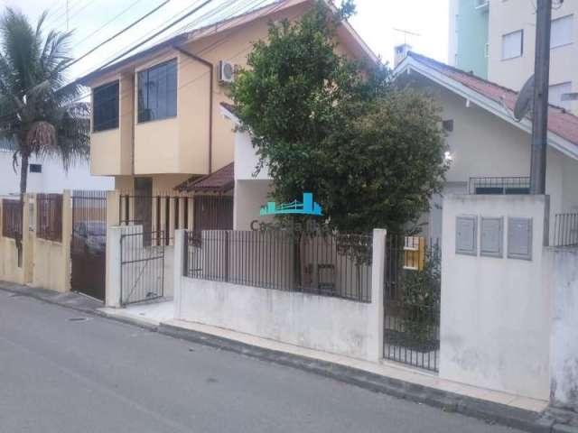 Casa com 4 quartos à venda no Córrego Grande, Florianópolis  por R$ 750.000