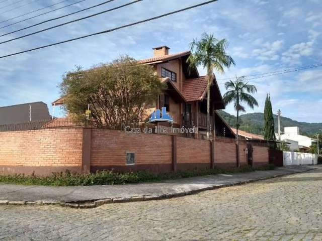 Casa com 5 quartos à venda no Itacorubi, Florianópolis  por R$ 2.100.000