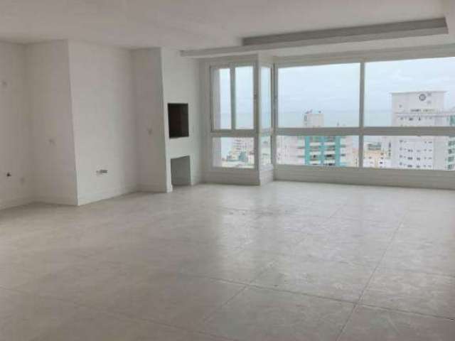 Apartamento a venda no Edifício Camboas no Centro de Balneário Camboriú.