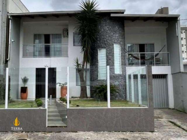 Casa a venda localizada no Bairro São Judas em Itajaí.