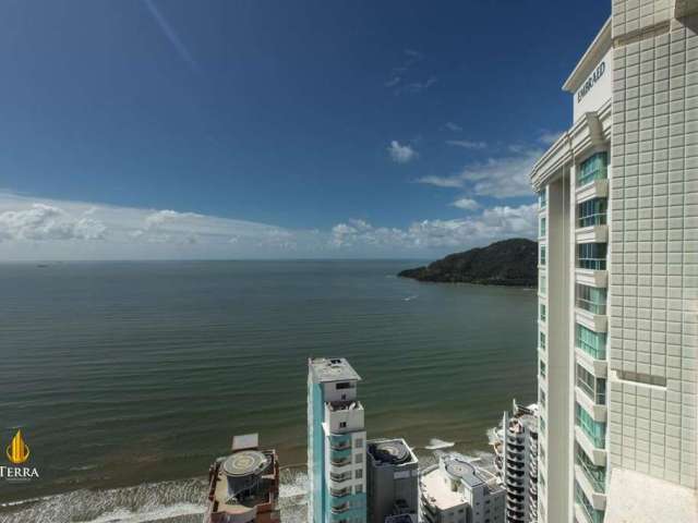 Apartamento a venda no Edifício Villa Serena no Centro em Balneário Camboriú.