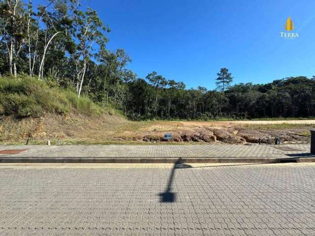 Terreno a venda no Colinas de Camboriú Village no bairro Várzea do Ranchinho em Camboriú.