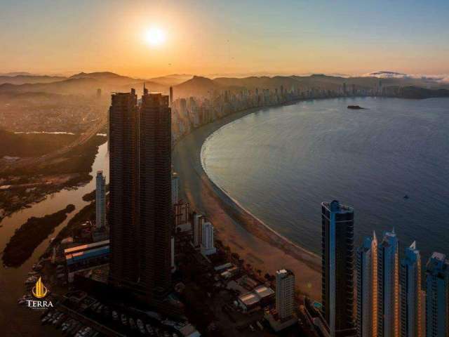 Apartamento a venda no Yachthouse localizado na Barra Sul em Balneário Camboriú.