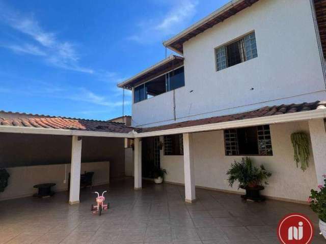 Casa com 4 dormitórios à venda, 220 m² por R$ 850.000,00 - Jota - Brumadinho/MG