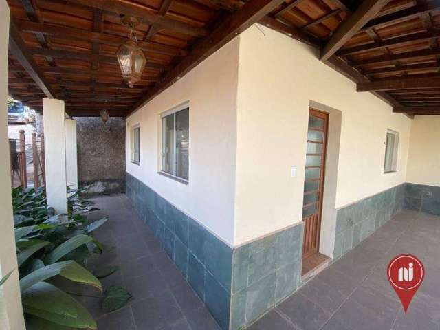 Casa com 3 dormitórios para alugar, 100 m² por R$ 1.600,00/mês - Grajaú - Brumadinho/MG