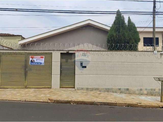 Casa térrea à venda 289m², com 4 suítes no bairro Jardim Presidente Médici