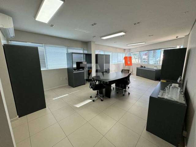 Sala comercial com excelente localização para venda no Centro de Itajaí