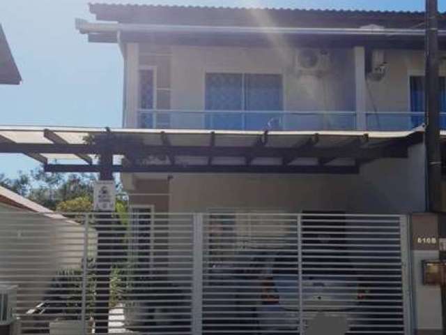 Casa com 2 quartos à venda na Rua 4.100, 500, Itacolomi, Balneário Piçarras por R$ 780.000