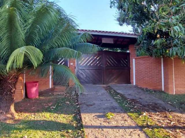 Casa Terrea em condominio com Piscina