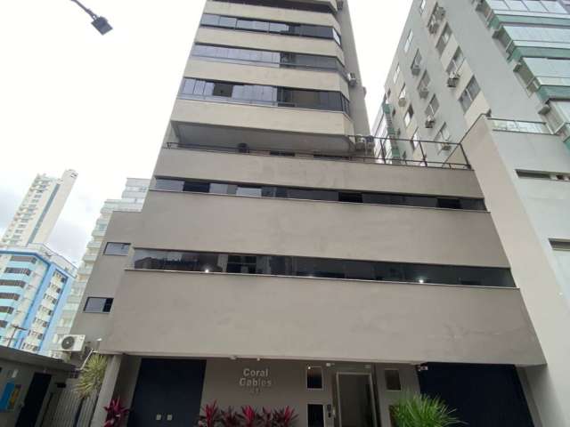 Apartamento no centro de balneario quadra mar