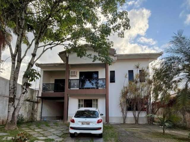 Ampla casa localizada no centro de camboriú