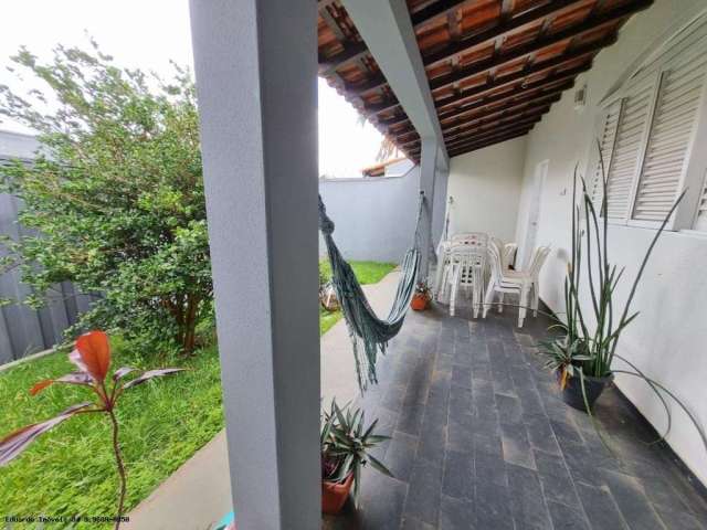 Casa para Venda em Uberlândia, Cidade Jardim, 3 dormitórios, 1 suíte, 2 banheiros, 2 vagas