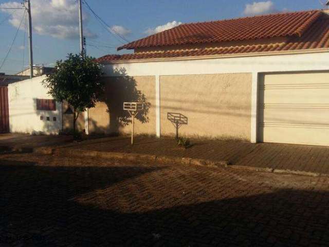 Casa para Venda em Uberlândia, Tubalina, 3 dormitórios, 2 suítes, 3 banheiros, 4 vagas