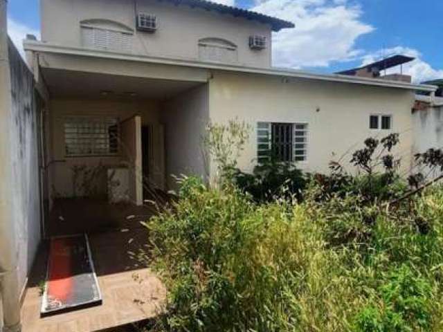 Casa para Venda em Uberlândia, Brasil, 6 dormitórios, 1 suíte, 3 banheiros, 6 vagas