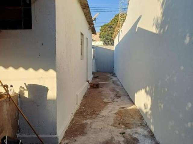 Casa para Venda em Uberlândia, Osvaldo Rezende, 3 dormitórios, 1 banheiro, 1 vaga