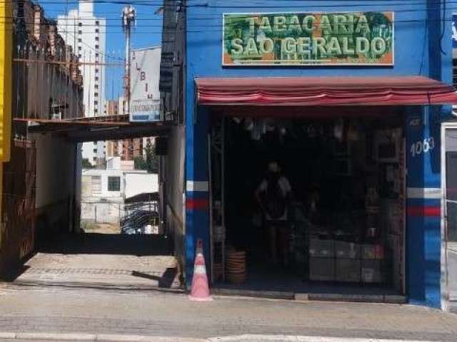 Terreno comercial no centro de jundiaí com pequena construção e estacionamento