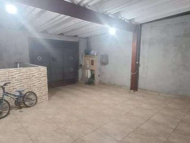 Sobrado para venda, com 3 dormitórios, quintal e 2 vagas de garagem, Vila Brás Cubas, Mogi das Cruzes, SP.