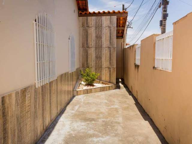 Casa para Venda em Feira de Santana, Mangabeira, 2 dormitórios, 3 banheiros, 4 vagas