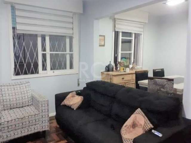 Ótimo apartamento no Condomínio Marechal Mesquita, no bairro Teresópolis, com 77m² privativos, reformado, de 3 dormitórios, 2 banheiros, e vaga*. Possui living amplo com sala de estar e sala de jantar