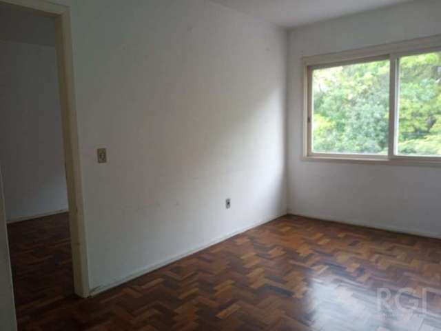 VENDE SE APTO DE UM QUARTO PASSO DAREIA&lt;BR&gt;Apartamento de frente pra praça, bem iluminado, um quarto, com área de serviço.&lt;BR&gt;Todo em parquet. janelas amplas, muito bem localizado.&lt;BR&g