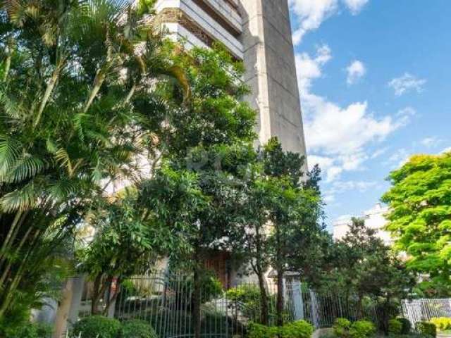 Apartamento nos altos da Pedro Ivo, são 305.46m² de muito bom gosto, parcialmente mobiliado, com 3 suítes, suíte máster, lareira, lavabo, gabinete, sacada com churrasqueira, sala de jantar, dependênci