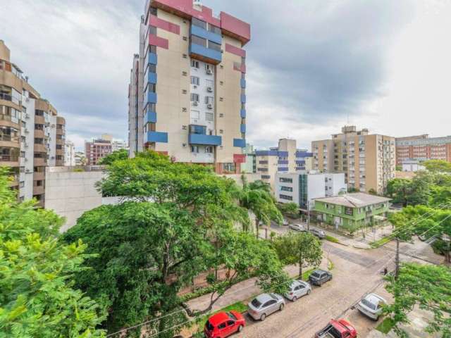 Apartamento possui 2 suítes com 1 banho americano, 89,89m² de área privativa, living para 2 ambientes, cozinha com churrasqueira e área de serviço separada. Piso em porcelanato em todo o imóvel.&lt;BR