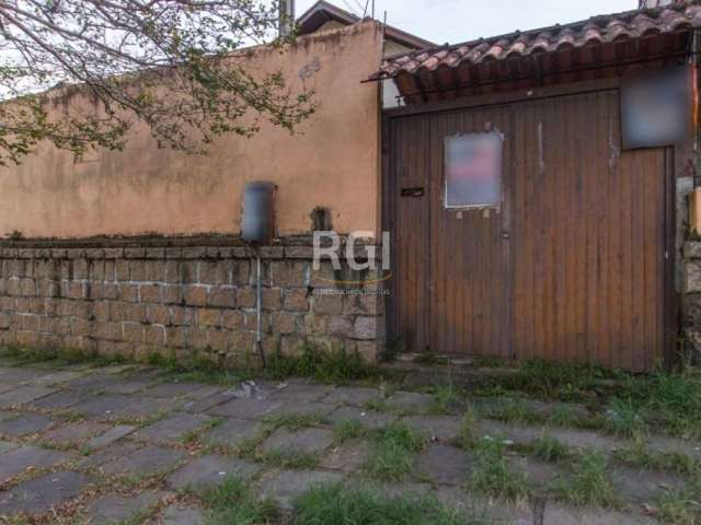 Terreno no bairro Bom Jesus.&lt;BR&gt;Excelente para construção de edificação de pequeno condomínio, depósito ou estacionamento.&lt;BR&gt;Possui uma casa de 2 dormitórios e 1 garagem que ainda podem s