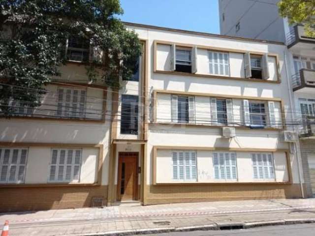 Amplo apartamento na frente do Hospital de Clínicas, de frente, com 103m² privativos, sol da manhã, de 3 dormitórios e dependência. Possui hall de entrada, living amplo para 2 ambientes, 3 dormitórios