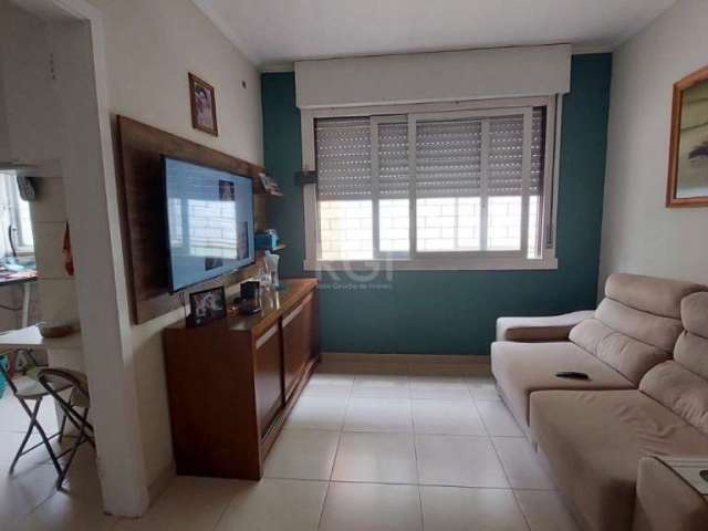 Apartamento na AV. Germano schmarczek - Bairro Protasio Alves. &lt;BR&gt;&lt;BR&gt;Excelente e impecável apartamento reformado, de frente para rua lateral, 1 lance de escadas, ensolarado e arejado, co