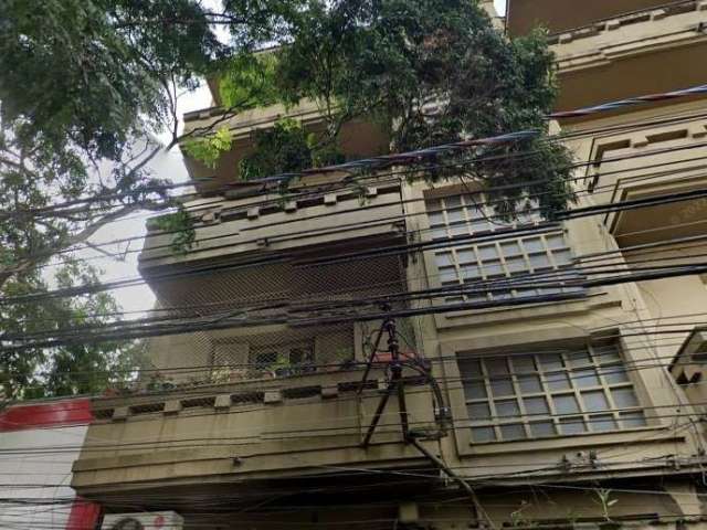 Apartamento de 2 quartos no bairro Petrópolis, amplo de frente com sacada, cozinha com copa e área de serviço,  banheiro com banheira.&lt;BR&gt;  &lt;BR&gt;O bairro Rio Branco em Porto Alegre está pró