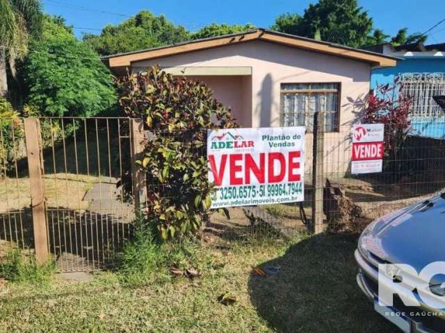 Terreno para compra em Porto Alegre/RS | Terreno localizado no bairro Restinga com 500m², em frente a um posto de gasolina, terreno cercado, com árvores frutíferas e uma casa. Aceita propostas! Agende