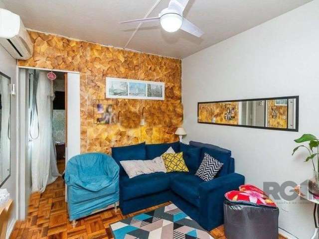 Apartamento de 1 dormitorio a venda no Bairro Vila Ipiranga.&lt;BR&gt;Ótimo Jk , com área de serviço separada,banheiro reformado, muito bem arejado e claro, com dois lances de escadas. Localizado ao l