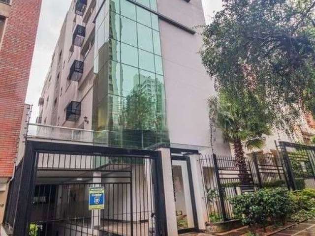 excelente apartamento com 83m² privativos no Petrópolis. Unidade com 02 dormitórios, sendo 02 suítes, amplo living para 02 ambientes com lareira, lavabo, cozinha com churrasqueira e lavanderia. Medido