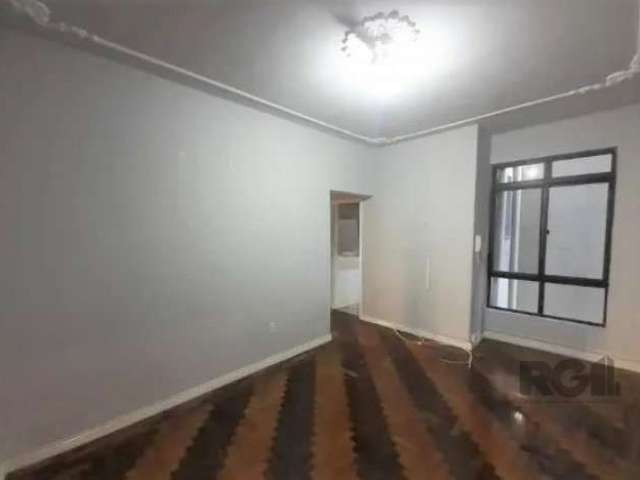 Ótimo apartamento no bairro Rio Branco, DESOCUPADO, reformado, com 63m² privativos, de 2 dormitórios. Possui sala ampla, 2 dormitórios, banheiro com box de vidro e ventilação natural, cozinha espaçosa