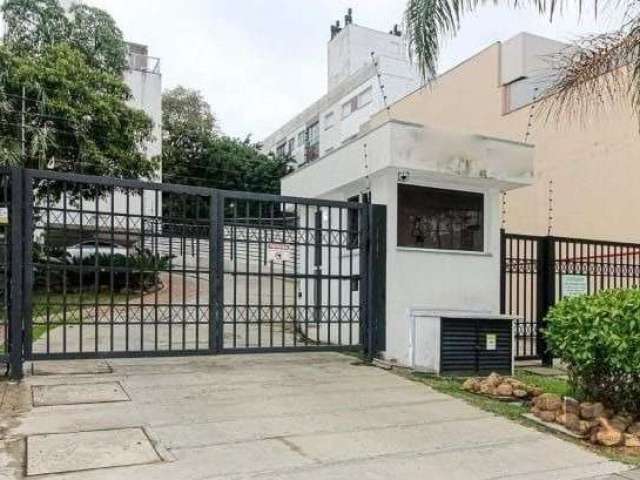 Amplo apartamento com 2 quartos, sendo 1 suíte, e 2 banheiros no total. Móveis planejados e semi mobiliado&lt;BR&gt; O condomínio fica localizado próximo a pontos de interesse de Tristeza, tais como B